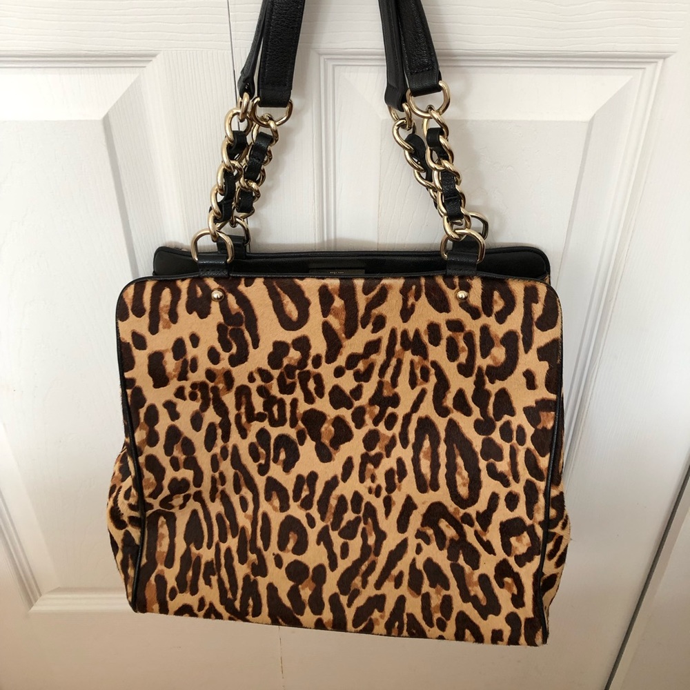 Gorgeous kate spade purse in excellent condition. Hardly used.